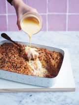 Rhubarb crumble